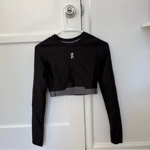 On Running Black Train Long-Sleeve Crop Top